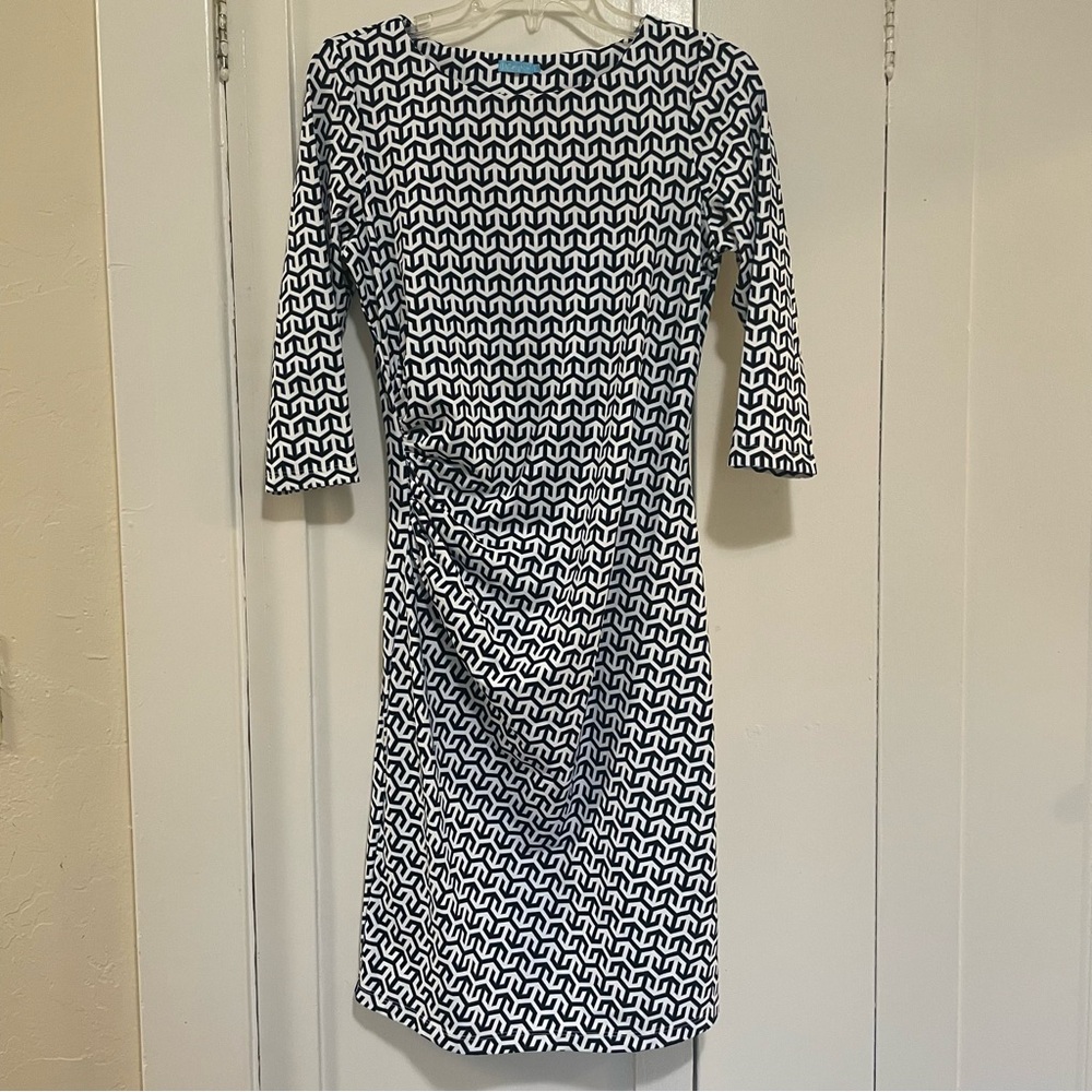 J. McLaughlin Blue and White Geometric sage ruched dress in Sky Maze size small